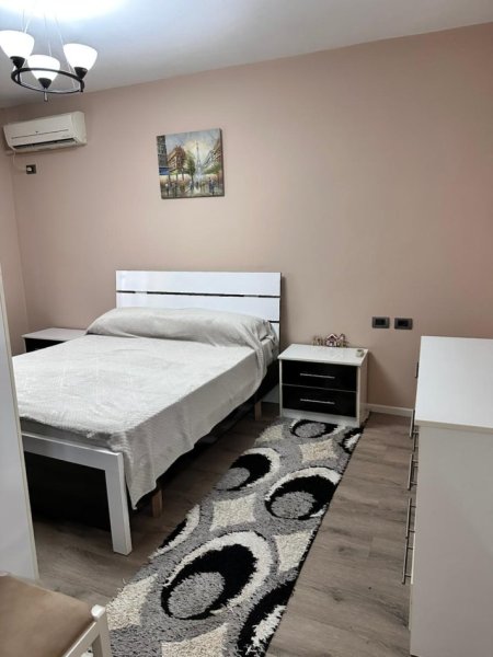 Tirane, jepet me qera apartament 2+1+Ballkon Kati 2, 75 m² 700 € (KOMUNA E PARISIT)
