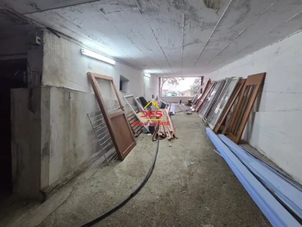 Vlore, jepet me qera garazh | post parkimi Kati -1, 500 m² 500 € (Rruga Fiqirete Musta)