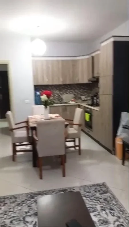 Tirane, jepet me qera apartament 2+1+Ballkon Kati 4, 120 m² 500 € 