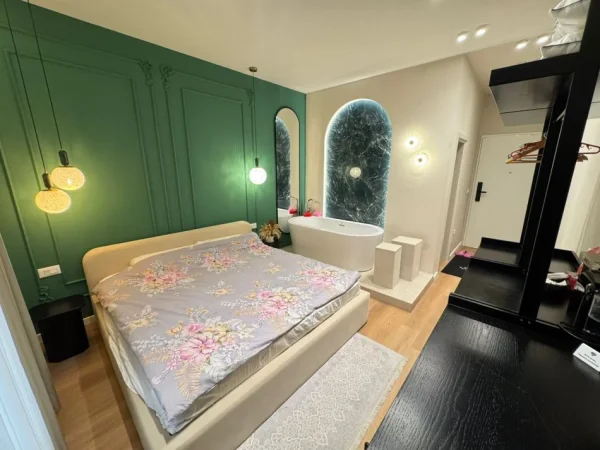 Tirane, jepet me qera apartament 1+1 Kati 1, 300 €