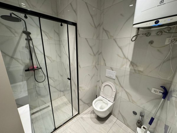 Tirane, jepet me qera apartament 1+1 Kati 1, 400 € 