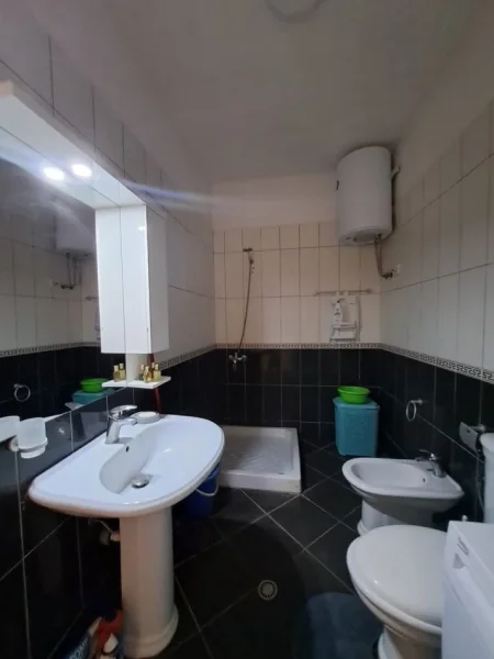 Tirane, jepet me qera apartament 2+1 Kati 4, 75 m² 550 € (KODRA E DIELLIT)