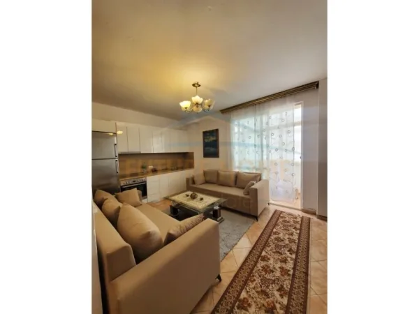Tirane, jepet me qera apartament 2+1+Ballkon Kati 2, 70 m² 600 € (Don Bosko)