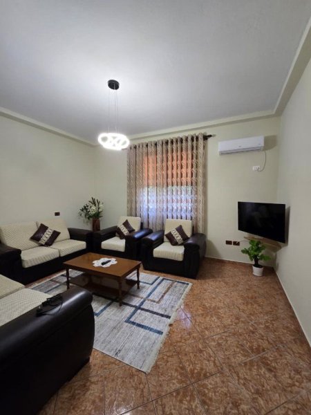 Tirane, jepet me qera apartament 1+1+Ballkon Kati 2, 60 m² 450 € (JORDAN MISJA)