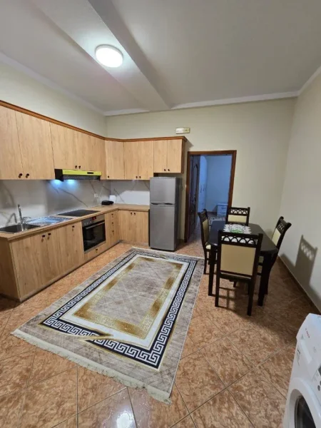 Tirane, jepet me qera apartament 1+1+Ballkon Kati 2, 60 m² 450 € (JORDAN MISJA)