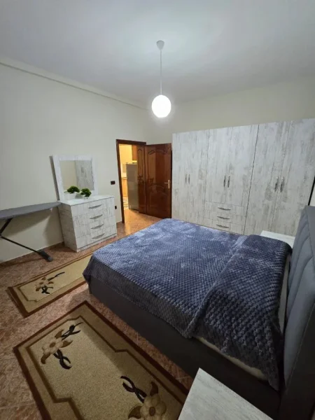 Tirane, jepet me qera apartament 1+1+Ballkon Kati 2, 60 m² 450 € (JORDAN MISJA)