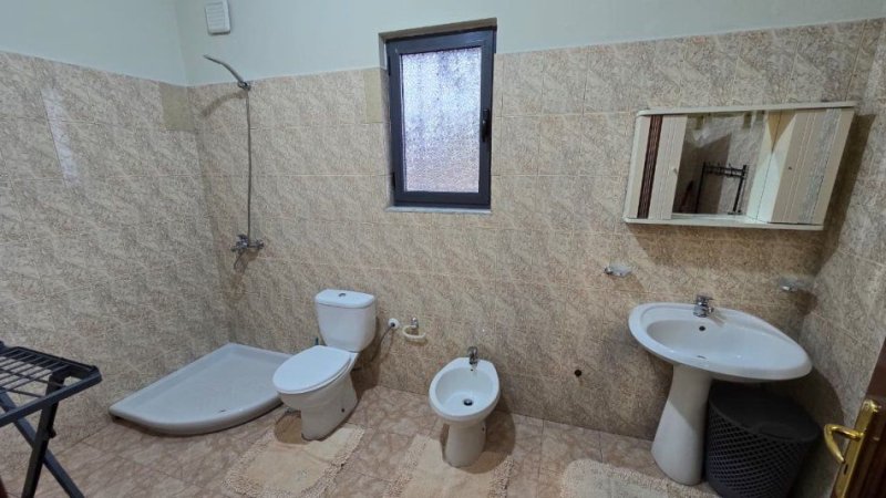 Tirane, jepet me qera apartament 1+1+Ballkon Kati 2, 60 m² 450 € (JORDAN MISJA)