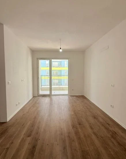 Tirane, shitet apartament 1+1 Kati 3, 59 m² 76.000 € (UNIVERS CITY)