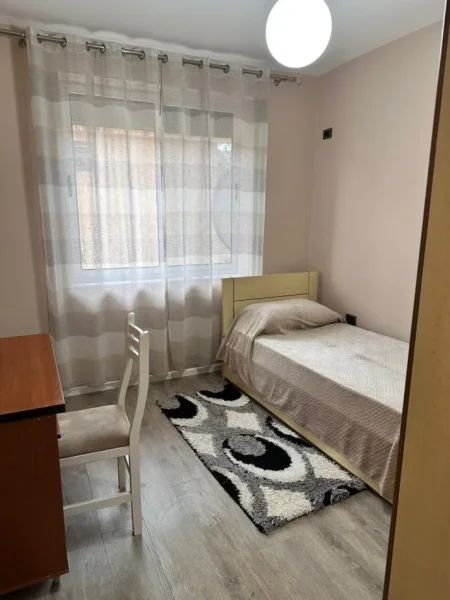 Tirane, jepet me qera apartament 2+1 Kati 2, 75 m² 700 € (Rruga Viktor Eftimiu)