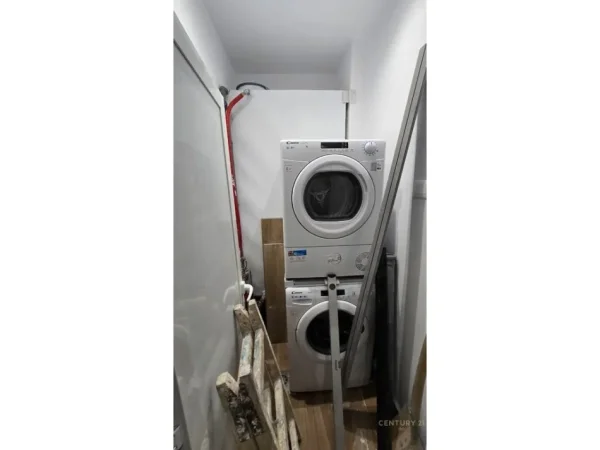 Tirane, shitet garsonier 3+1 Kati 4, 84 m² 255.000 € 