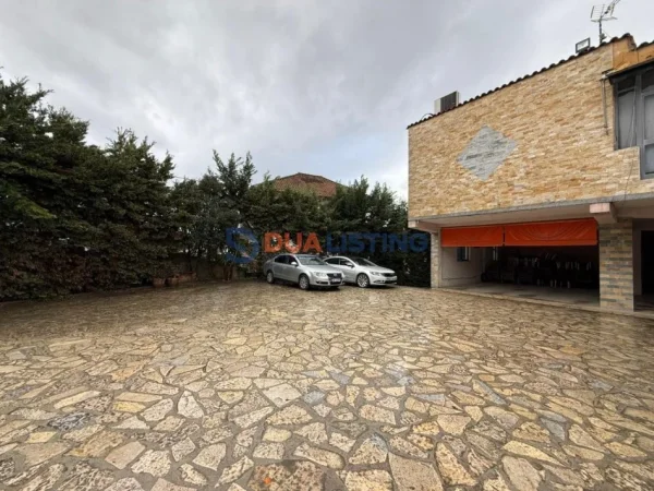 Tirane, jepet me qera ambjent biznesi , 430 m² 1.800 € (Sharre)