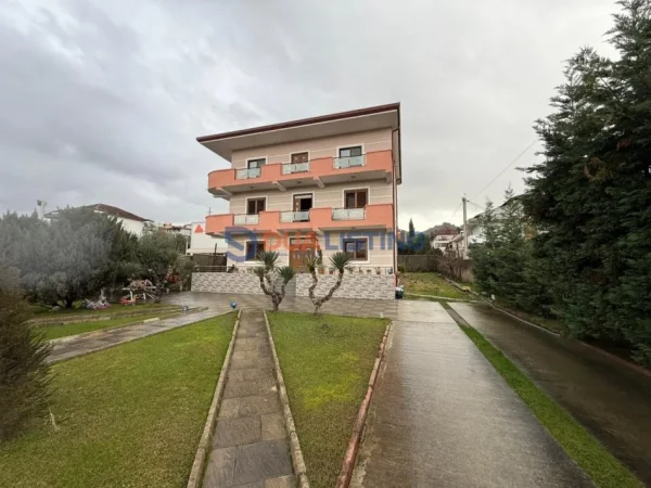 Tirane, jepet me qera Vile 3 Katshe , 1.000 m² 3.800 € (Kombinat)