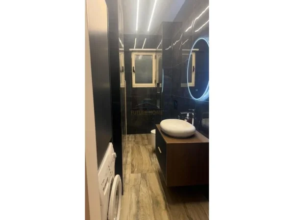 Tirane, jepet me qera apartament 2+1 Kati 5, 81 m² 1.100 € (Pazari ri)
