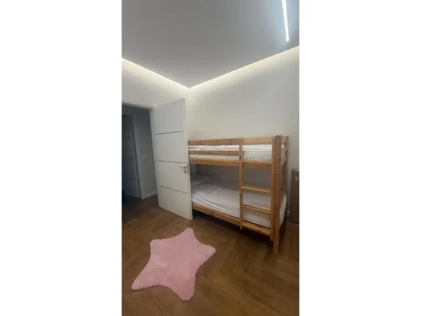 Tirane, jepet me qera apartament 2+1 Kati 5, 81 m² 1.100 € (Pazari ri)