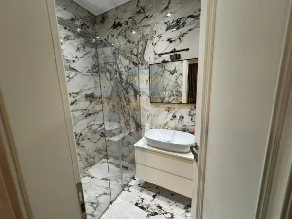 Tirane, jepet me qera apartament 3+1+Ballkon Kati 4, 127 m² 1.500 € (Zogu i Zi)