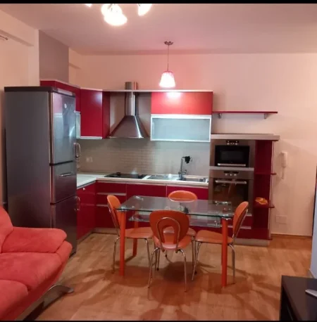 Tirane, jepet me qera apartament 1+1 Kati 4, 70 m² 550 € (21 Dhjetori)