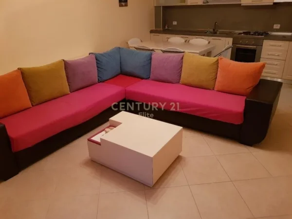 Tirane, jepet me qera apartament 2+1 Kati 4, 94 m² 680 € (Rruga e Barrikadave)