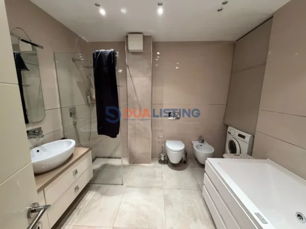 Tirane, jepet me qera apartament 2+1+Ballkon , 124 m² 1.200 € (Komuna e Parisit)