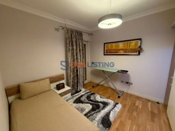 Tirane, jepet me qera apartament 2+1+Ballkon , 124 m² 1.200 € (Komuna e Parisit)