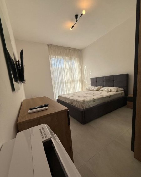 Tirane, jepet me qera apartament 2+1 Kati 1, 84 m² 550 € (univers city)