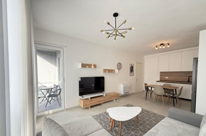 Tirane, jepet me qera apartament 2+1 Kati 1, 84 m² 550 € (univers city)