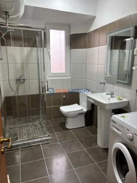 Tirane, jepet me qera apartament 2+1 , 600 € (Rruga Elbasanit)