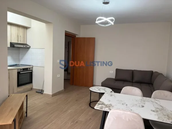 Tirane, jepet me qera apartament 2+1 , 600 € (Rruga Elbasanit)