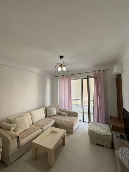 Tirane, jepet me qera apartament 2+1 Kati 2, 500 € (kodra e diellit)