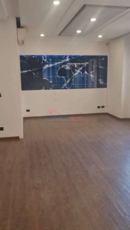 Tirane, jepet me qera zyre Kati 3, 70 m² 700 € (Bulevardi Gjergj Fishta)