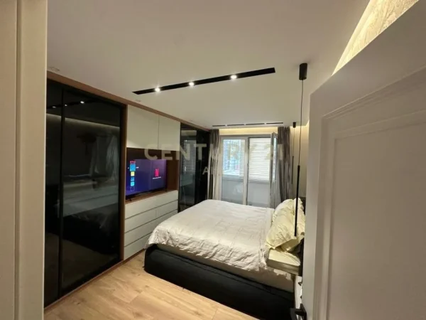 Tirane, jepet me qera apartament 2+1 Kati 4, 110 m² 1.500 € (Shallvare)