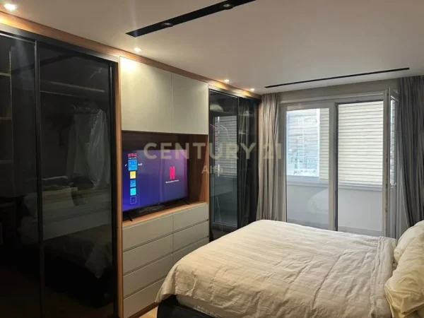 Tirane, jepet me qera apartament 2+1 Kati 4, 110 m² 1.500 € (Shallvare)