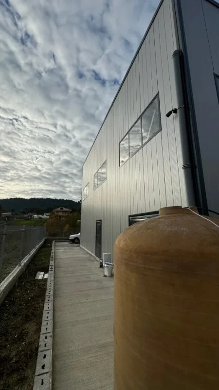 Tirane, jepet me qera magazine , 1.420 m² 900.000 € (KOMBINAT)