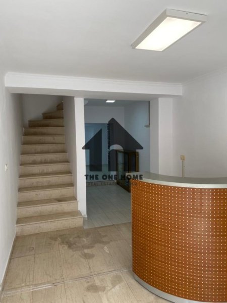 Tirane, jepet me qera ambjent biznesi Kati 2, 120 m² 1.500 € (Piaca - Qender)