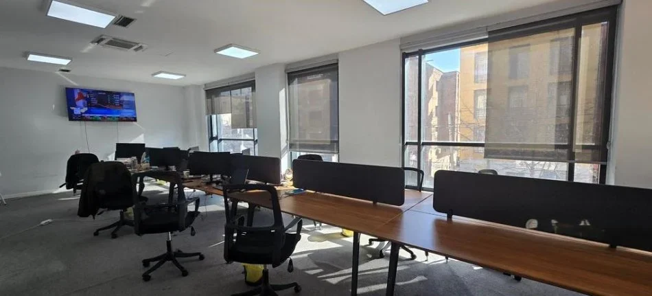 Tirane, jepet me qera zyre Kati 1, 452 m² 5.000 € (RR. HOXHA TAHSIM)