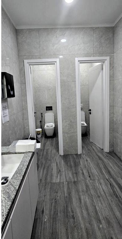 Tirane, jepet me qera zyre Kati 1, 452 m² 5.000 € (RR. HOXHA TAHSIM)