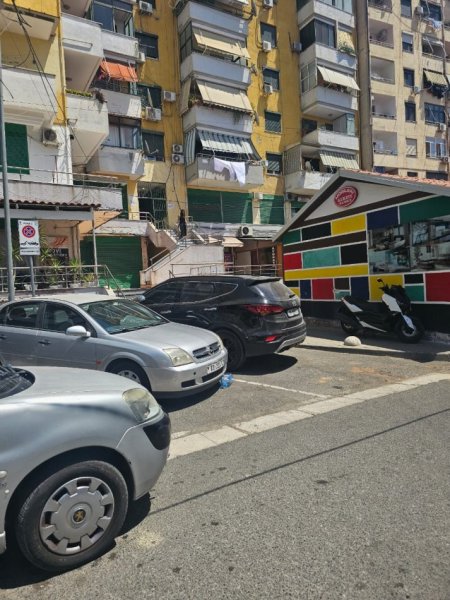 Tirane, shitet dyqan Kati 0, (21 Dhjetori)