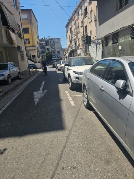 Tirane, shitet dyqan Kati 0, (21 Dhjetori)