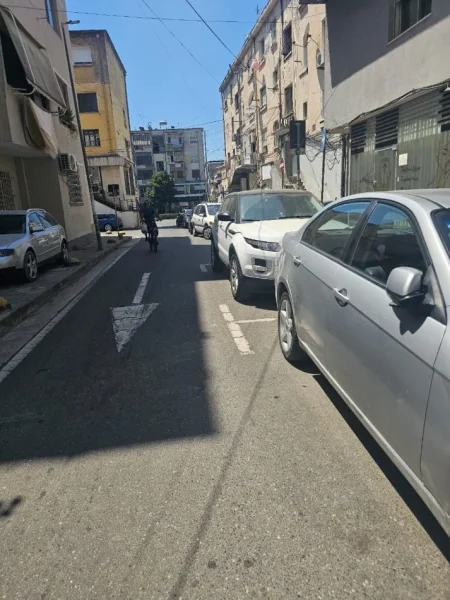 Tirane, shitet dyqan Kati 0, (21 Dhjetori)