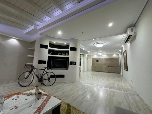 Tirane, shitet apartament 2+1+Ballkon Kati 2, 165 m² 248.000 € 