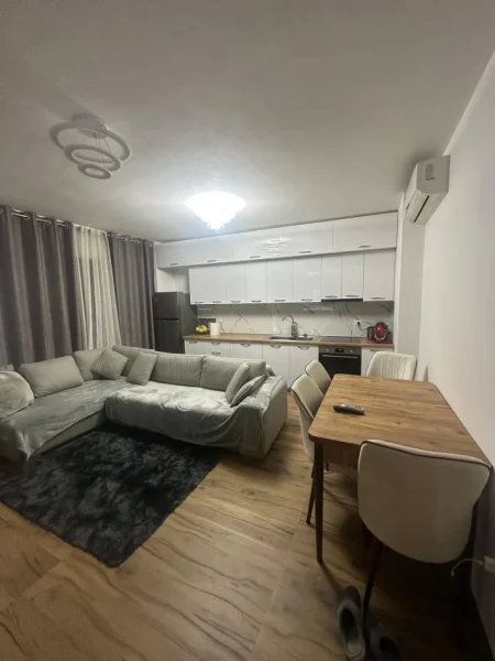 Tirane, jepet me qera apartament 1+1+Ballkon Kati 5, 78 m² 550 € (Rruga 5 Maji)