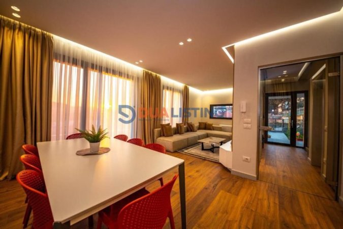 Tirane, jepet me qera Vile 3+1+Ballkon , 2.000 € (Sauk)