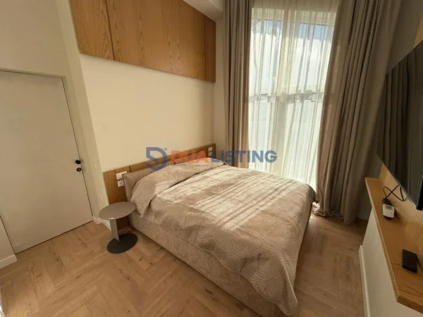 Tirane, jepet me qera apartament 2+1 , 1.000 € (Sauk)