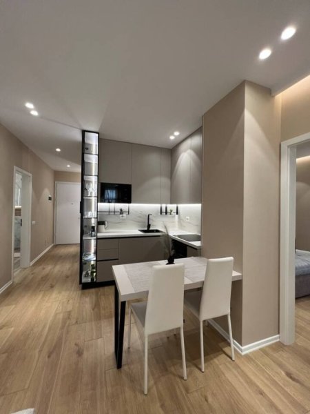 Tirane, jepet me qera apartament 1+1 Kati 8, 60 m² 600 € (Siri Kodra)