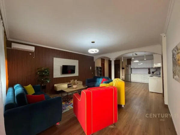 Tirane, jepet me qera apartament 2+1 Kati 4, 110 m² 800 € (Myslym Shyri)