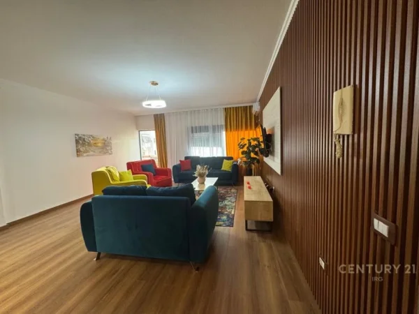 Tirane, jepet me qera apartament 2+1 Kati 4, 110 m² 800 € (Myslym Shyri)