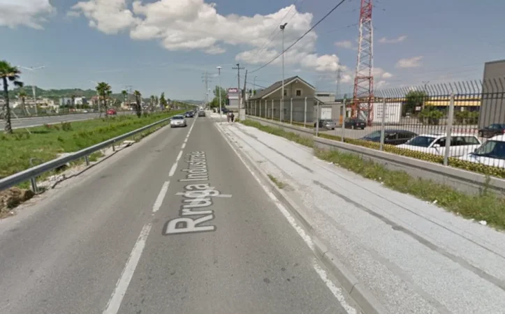 Tirane, shitet dyqan Kati 0, 22 m² (autostrada Tr-Dr)