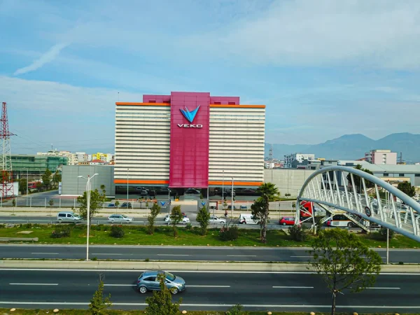 Tirane, shitet dyqan Kati 0, 22 m² (autostrada Tr-Dr)