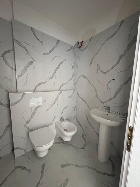 Durres, shitet apartament 1+1+Ballkon Kati 1, 74.530 € (Golem)