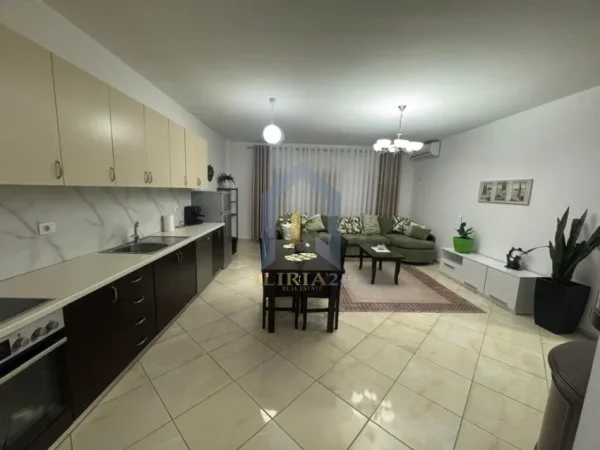 Tirane, jepet me qera apartament 2+1 Kati 3, 110 m² 700 € (Rruga Don Bosco)
