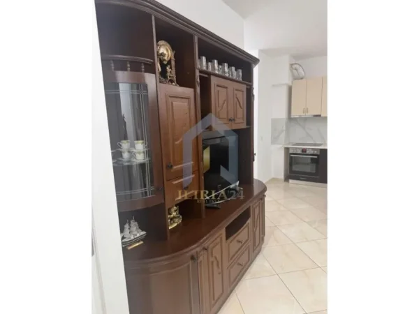 Tirane, jepet me qera apartament 2+1 Kati 3, 110 m² 700 € (Rruga Don Bosco)